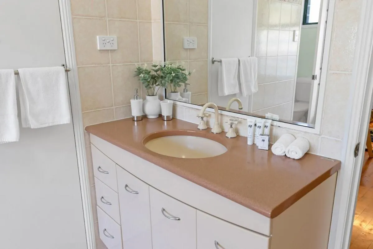 The Oasis - Charming Family Retreat On City Fringe Кэрнс